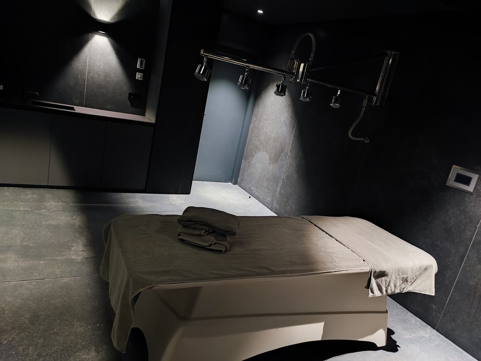 🚿 Ducha Vichy en Tenerife – Bienestar corporal total 💧 - Imagen 3